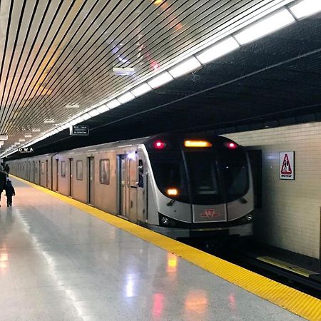 Executive Room In Toronto Next To Yorkdale Shopping Centre Екстериор снимка