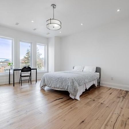 Executive Room In Toronto Next To Yorkdale Shopping Centre Екстериор снимка