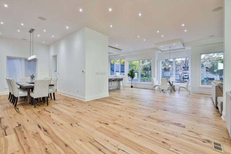 Executive Room In Toronto Next To Yorkdale Shopping Centre Екстериор снимка