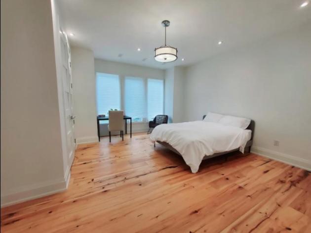 Executive Room In Toronto Next To Yorkdale Shopping Centre Екстериор снимка