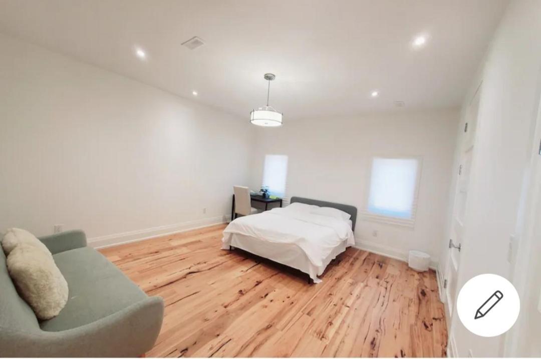 Executive Room In Toronto Next To Yorkdale Shopping Centre Екстериор снимка