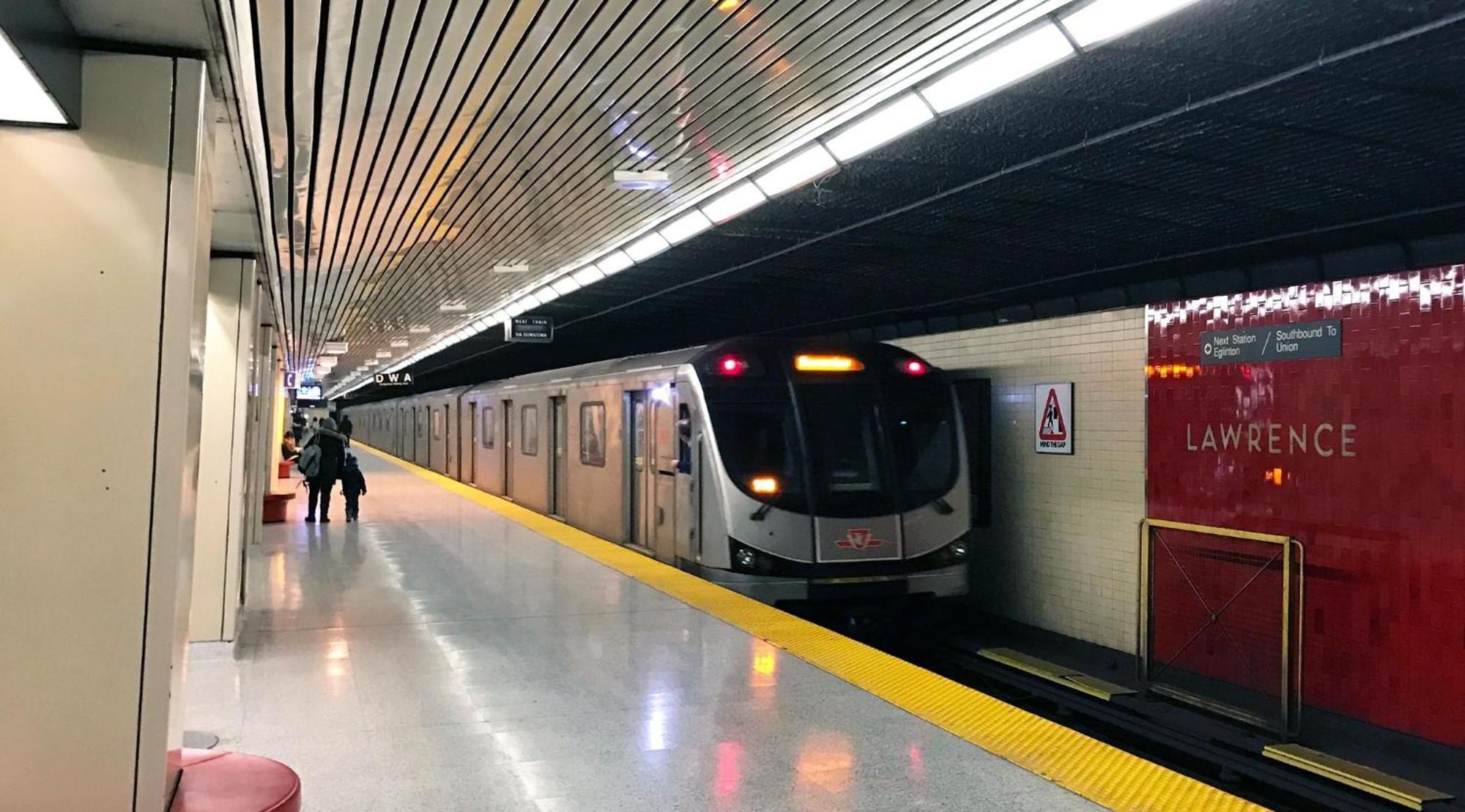 Executive Room In Toronto Next To Yorkdale Shopping Centre Екстериор снимка